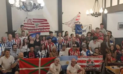 Iker Muniain Celebra El Derbi En Buenos Aires Con Hinchas Del Athletic Y La Real