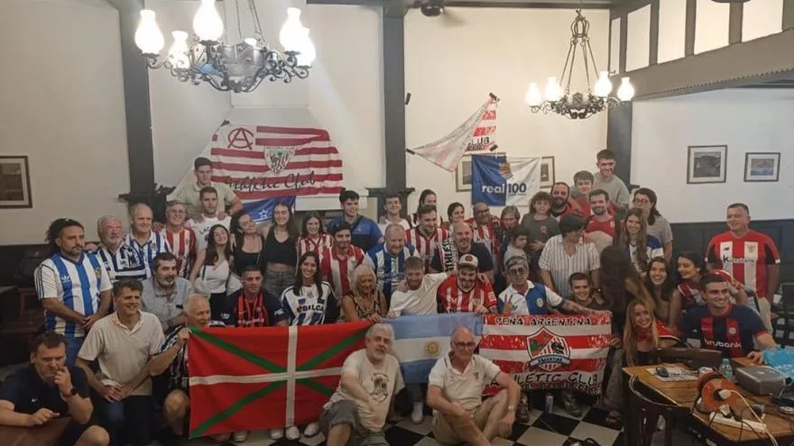 Iker Muniain Celebra El Derbi En Buenos Aires Y Entrega Camiseta Del Athletic