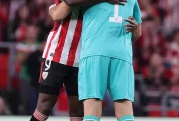 Inaki Williams Cede El Brazalete A Unai Simon Un Gesto Que Marca Su Regreso