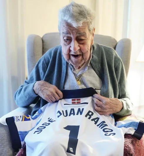 Jose Juan Ramos Socio 1 De La Real Sociedad Ami Segundo Equipo Es El Athletic