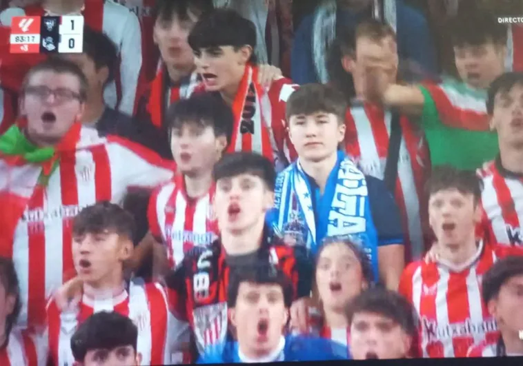 Un Hincha De La Real Vive La Soledad En El Derbi De San Mames Estoy Flipando