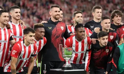 Unai Simon Celebra El Trofeo Zamora Este Premio Es De Todo El Athletic