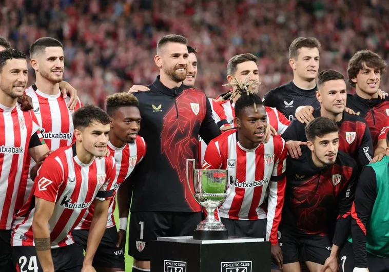 Unai Simon Celebra El Trofeo Zamora Este Premio Es De Todo El Athletic