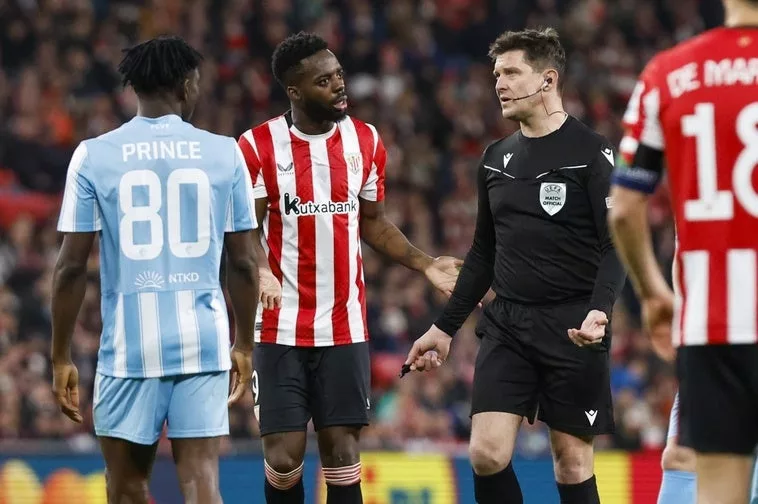 El Arbitro Ignora A Williams Y No Detiene El Partido Por Un Espectador Malito