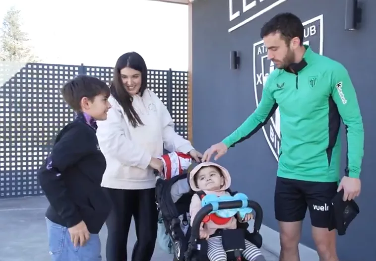 El Pequeno Ibai Aficionado Del Athletic Visita Lezama Con Lekue