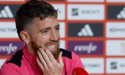 Iker Muniain Celebra El Pase Del Athletic A Octavos En San Mames