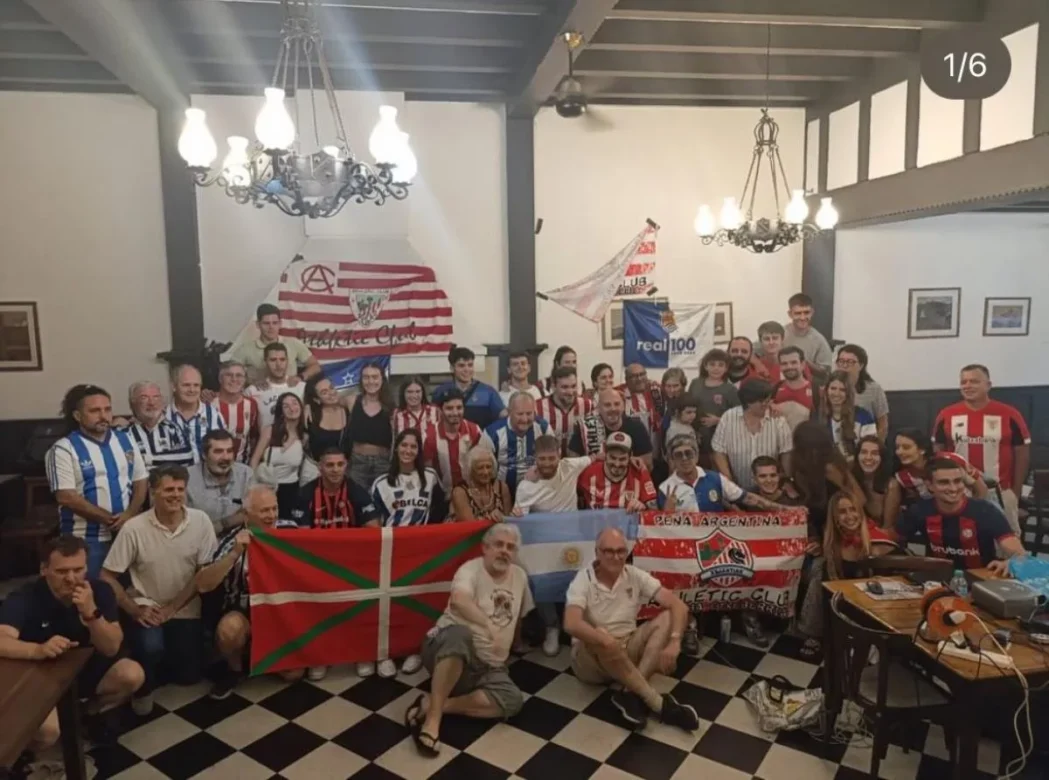 Iker Muniain Vive La Noche Europea En San Mames Como Un Hincha Mas