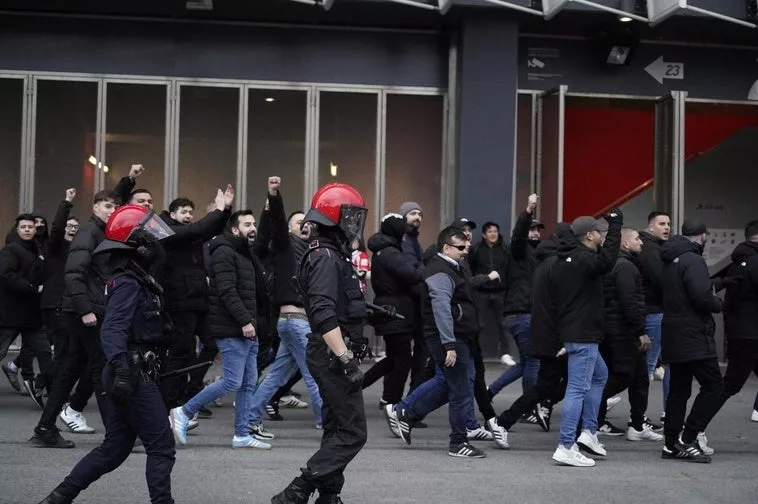 La Ertzaintza Identifica A 100 Ultras Del Athletic Y Leganes En Bilbao