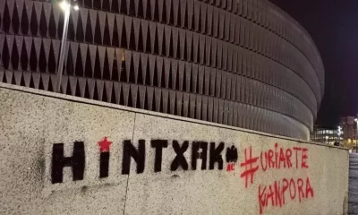 Protesta En San Mames Pintada Pide La Dimision De Jon Uriarte