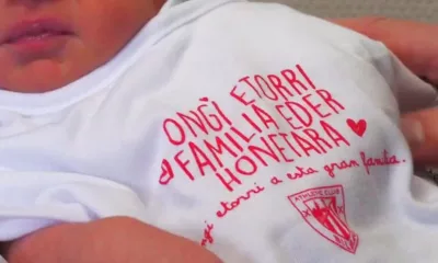 Bebes En Bizkaia Reciben Babero Del Athletic Como Regalo De Bienvenida