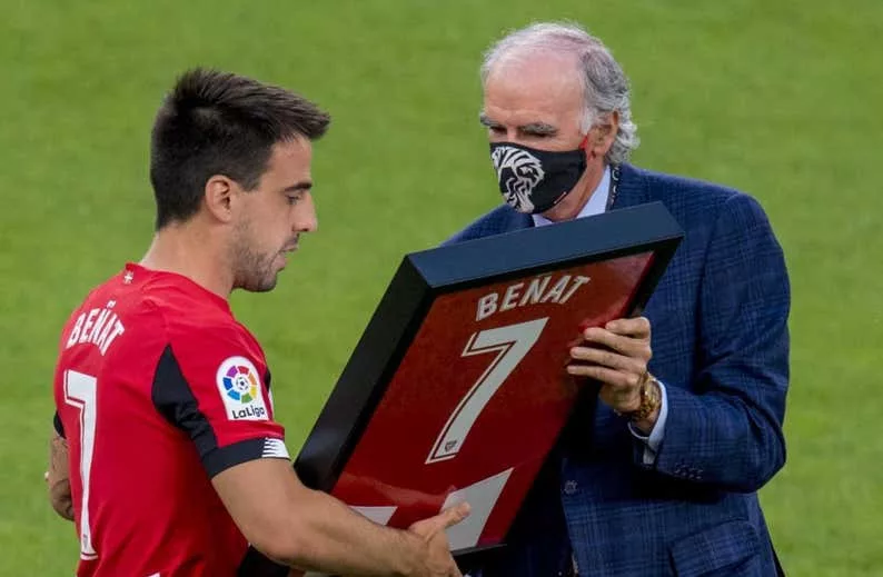 Benat Etxebarria Firme Con El Betis En El Parking De Lezama Tras El No Del Athletic