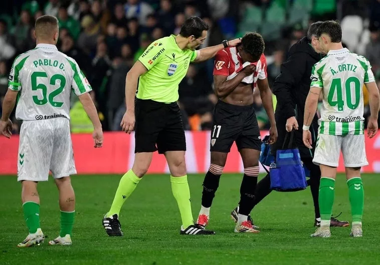 Djalo En Muletas Tras Su Lesion Verle Sufrir Nos Duele En El Athletic