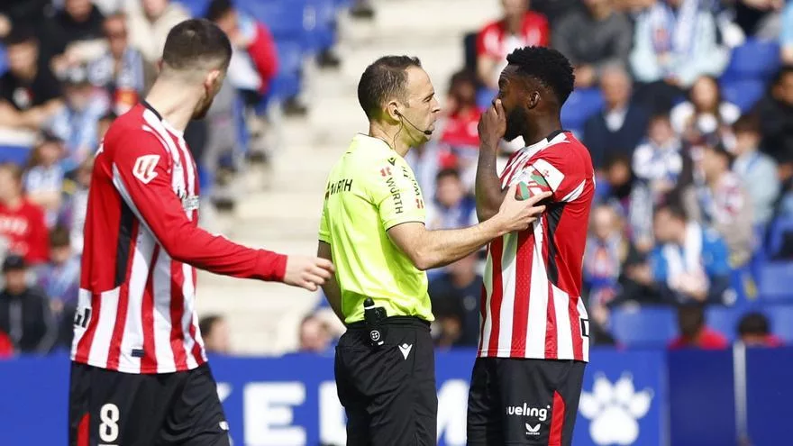 El Arbitro Detiene El Espanyol Athletic Por Insultos Racistas