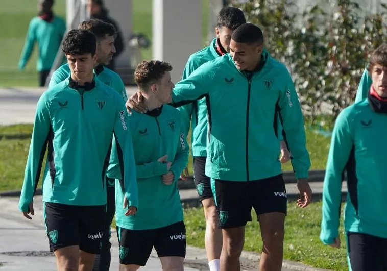 El Athletic Club Da La Bienvenida A Bujan Y Olabarrieta En El Entrenamiento