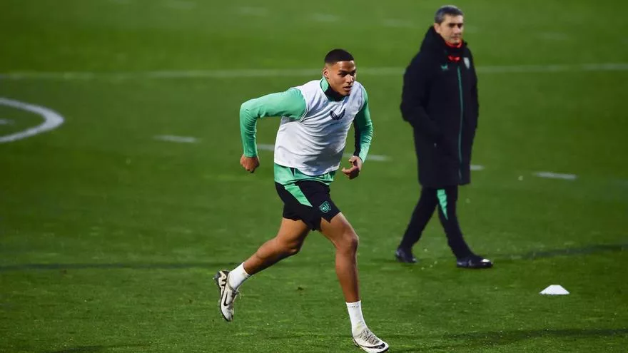 El Athletic Da La Bienvenida A Sannadi En Su Primer Entrenamiento En Lezama