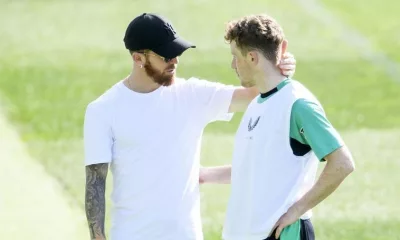 Iker Muniain Sorprende A Sus Excompaneros En Lezama Durante Su Recuperacion