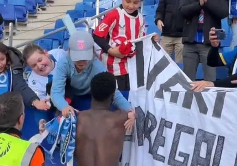 Inaki Williams Emociona A Ninos Del Espanyol Y Athletic Me Regalas Un Abrazo