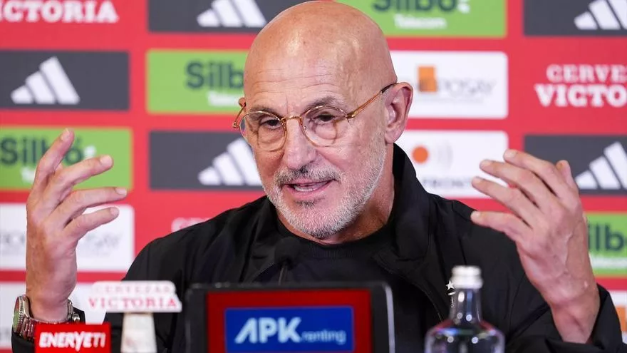 Luis De La Fuente Observa A Sancet En El Athletic Convocatoria A La Vista