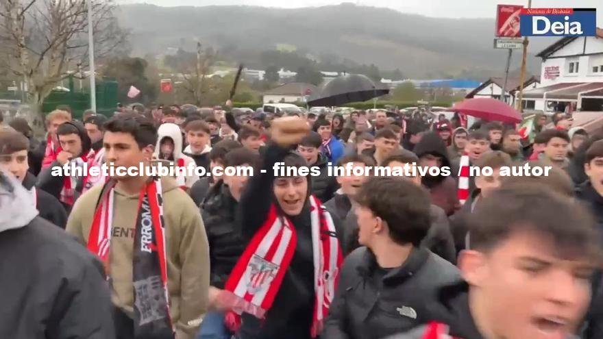 Alienta La Aficion Del Athletic En Lezama Antes De La Final Contra La Roma