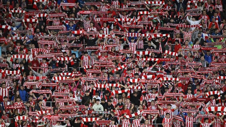 Arropa Al Athletic En El Hotel Carlton Antes Del Duelo Con La Roma