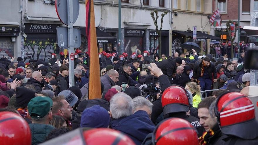 Catorce Detenidos En Altercados Entre Athletic Y Roma En San Mames