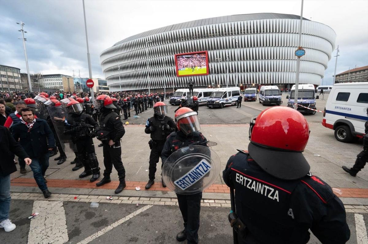 Detenidos Once Aficionados Tras Los Altercados En San Mames Durante El Partido Del Athletic Club