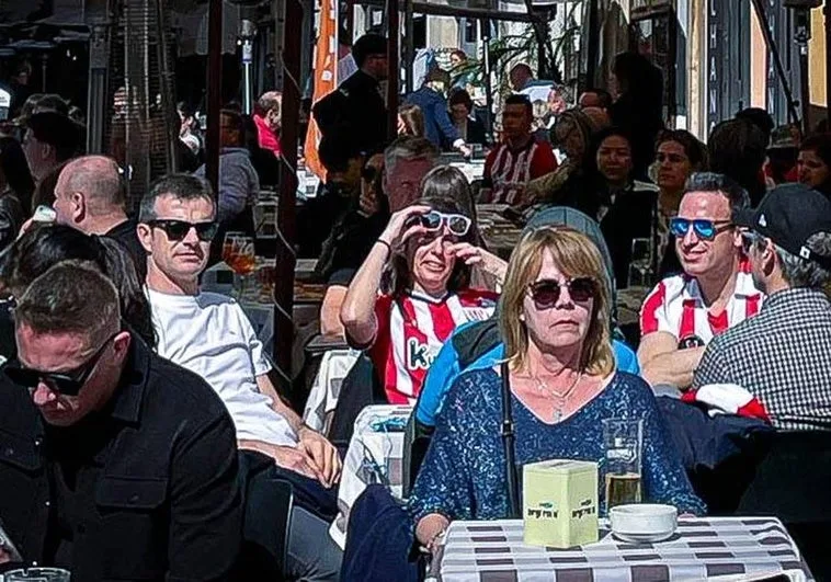 Disfruta Del Ambiente En Roma Con El Presidente Del Athletic Club