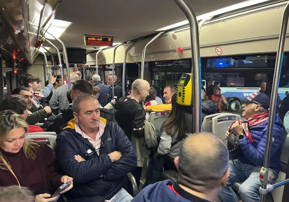 El Ambiente Del Athletic En Roma Aficion Se Dirige Al Estadio Con Ilusion