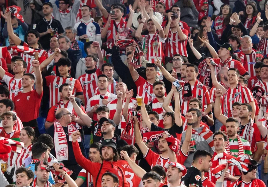 El Ambiente Del Olimpico La Aficion Del Athletic No Se Rinde En Roma