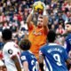 El Athletic Celebra Su Victoria En Sevilla Con Paradas De Simon