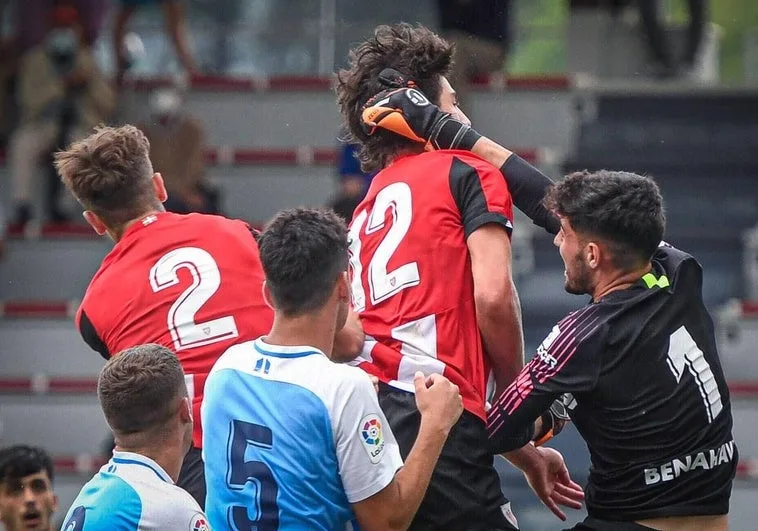 El Athletic Sigue De Cerca A Mikel Alberro Central Codiciado En Navarra