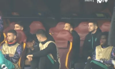 Dani Vivian Hundido En El Banquillo Tras Su Lesion En Roma