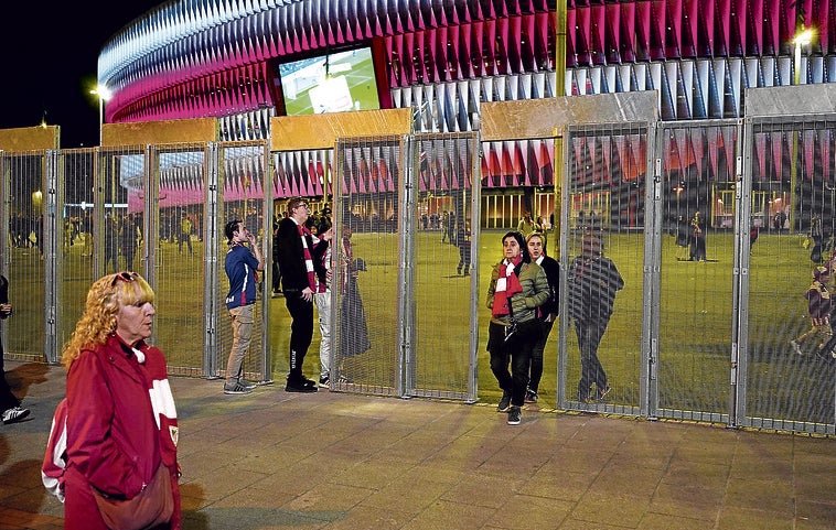 La Ertzaintza Refuerza La Seguridad Ante La Llegada De Ultras De La Roma