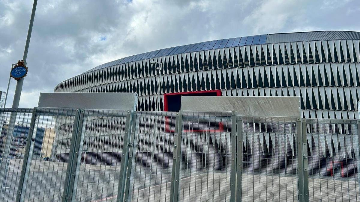 La Hosteleria De Bilbao Se Prepara Ante La Llegada De Hinchas Romanos