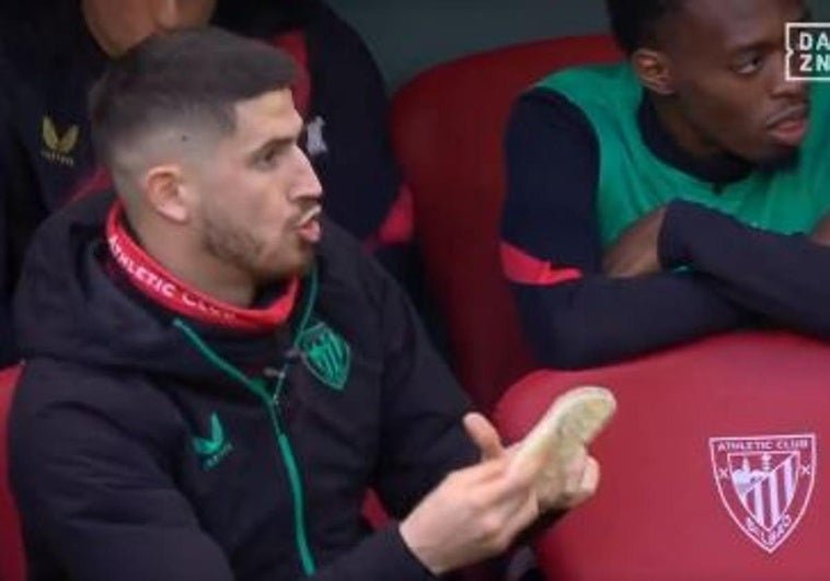 Oihan Sancet Bromea Con Jesus Areso En El Banquillo Del Athletic Club