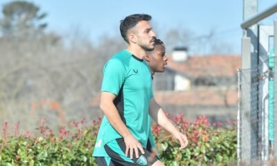 Paredes Se Pierde El Partido Por Lesion Y Entra Izagirre En El Athletic