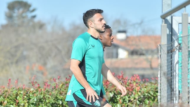 Paredes Se Pierde El Partido Por Lesion Y Entra Izagirre En El Athletic