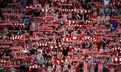 Silban A La Grada De Animacion Del Athletic En Medio De Protestas
