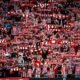 Silban A La Grada De Animacion Del Athletic En Medio De Protestas