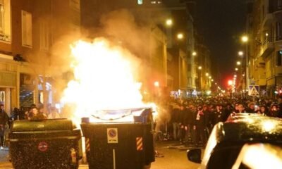 Tension En San Mames Cargas Policiales Y Contenedores Ardiendo Tras El Partido
