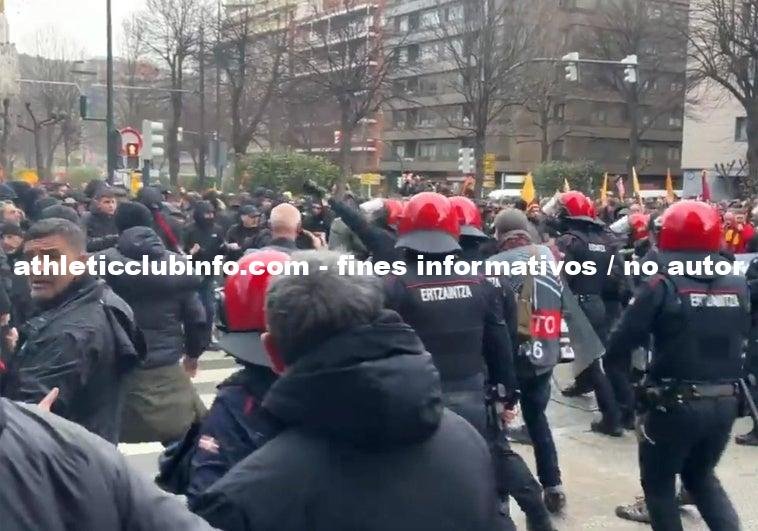 Tension En San Mames Hinchas De La Roma Y Athletic Se Enfrentan