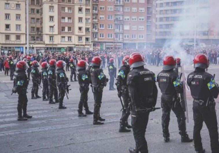 Uefa Sanciona Al Athletic Por Incidentes Violentos En San Mames