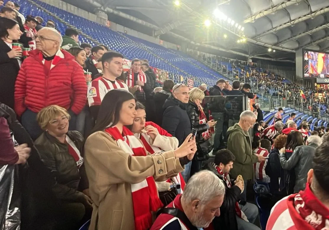 Vive El Ambiente Del Athletic En Roma Antes Del Gran Partido
