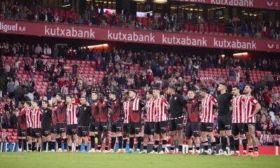 15195 Socios Del Athletic Ansian Entrada A Old Trafford
