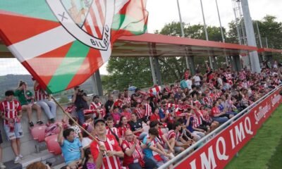 Aficion Del Athletic Llena Lezama Antes De Visita Del United