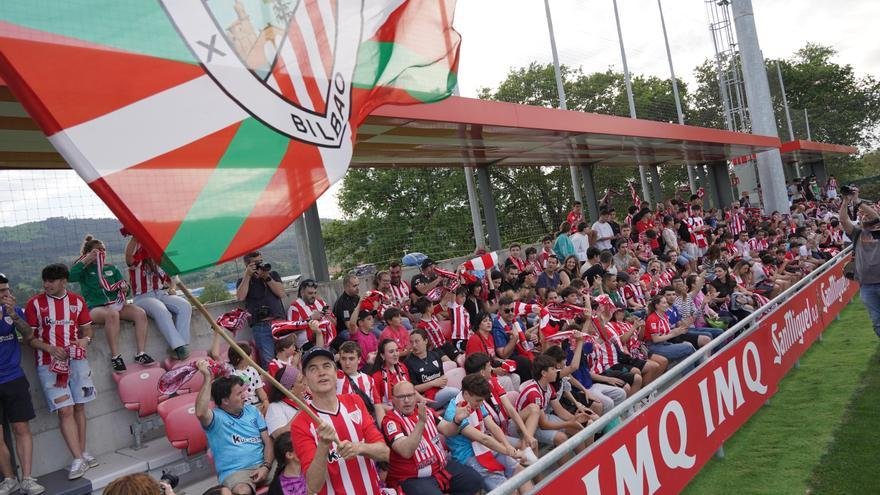 Aficion Del Athletic Llena Lezama Antes De Visita Del United