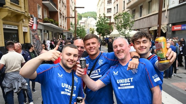 Aterrizan 4000 Escoceses En Bilbao Para Apoyar Al Rangers En Europa