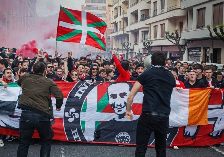 El Ambiente En San Mames Tras El Athletic Rangers Tension Y Celebracion