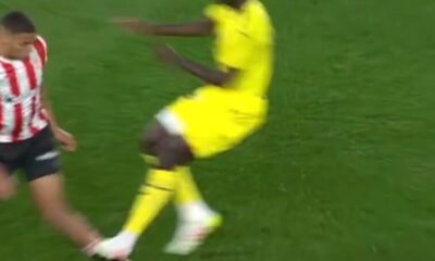 El Arbitro Ignora La Falta A Maroan Y El Athletic Se Lleva La Victoria