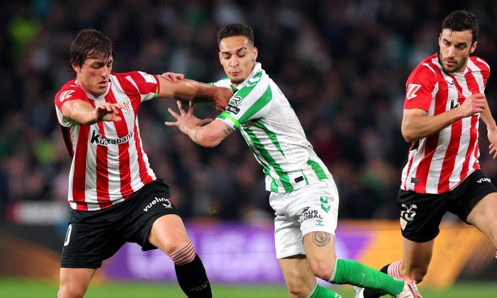 El Betis acelera y supera al Athletic y Villarreal en la Liga